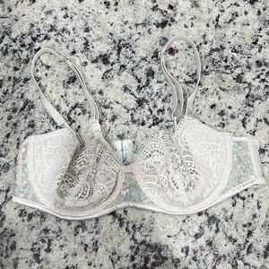 Victoria’s Secret Dream Angels push-up without padding bra